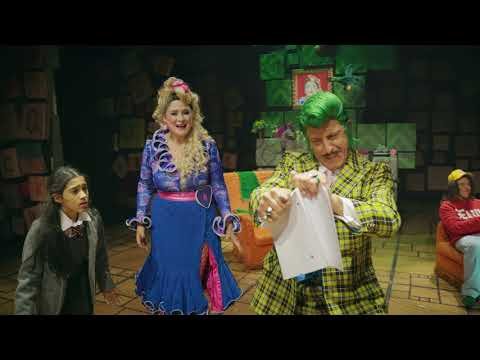 "Matilda il Musical" firmato Massimo Romeo Piparo in scena al Sistina Chapiteau di Milano, &#8220;Matilda Il Musical&#8221; con Luca Ward e i The Pozzolis Family